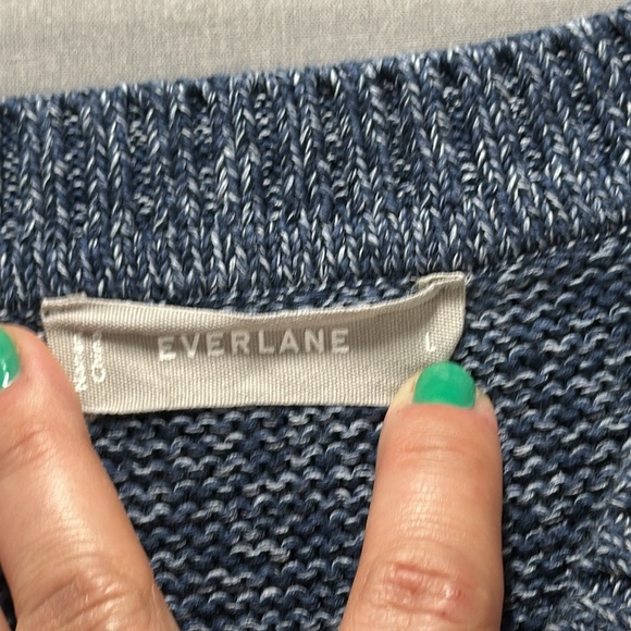 Everlane The Link-Stitch Relaxed Fit V-Neck Knit Sweater; Heathered Blue - Large - Picture 4 of 13